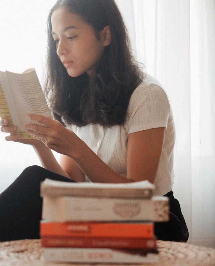 literarybase's tweet photo. /LT OFFICIAL River Jusuf diperankan oleh Nicholas Saputra dan Raia oleh Putri Marino. Selengkapnya live di ig @ bukugpu!
https://t.co/V90dgAxoeD