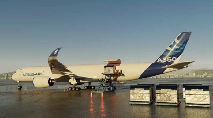 Pilotocob's tweet photo. Airbus y el desafío de las Operaciones con un Solo Piloto: ¿Innovación o Riesgo Innecesario?
Airbus ha presentado sus nuevos modelos #A321F y #A350F a FedEx con la idea de operar con menos #pilotos a bordo.
📹 AviacionDigital
#NoticiasDeAviación #Noticias #Volar https://t.co/SVPF2gV0Xg