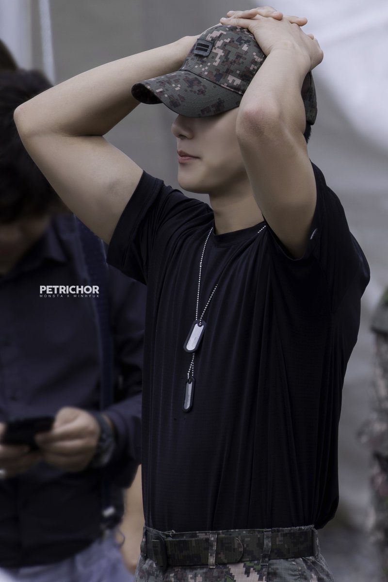 PETRICHOR_MX's tweet image. 231009 지상군 페스티벌 #민혁

왔습니다. 이민혁 얼굴, 로카티, 군번줄, 근육.

#MONSTAX #MONSTA_X #몬스타엑스 #MINHYUK #이민혁