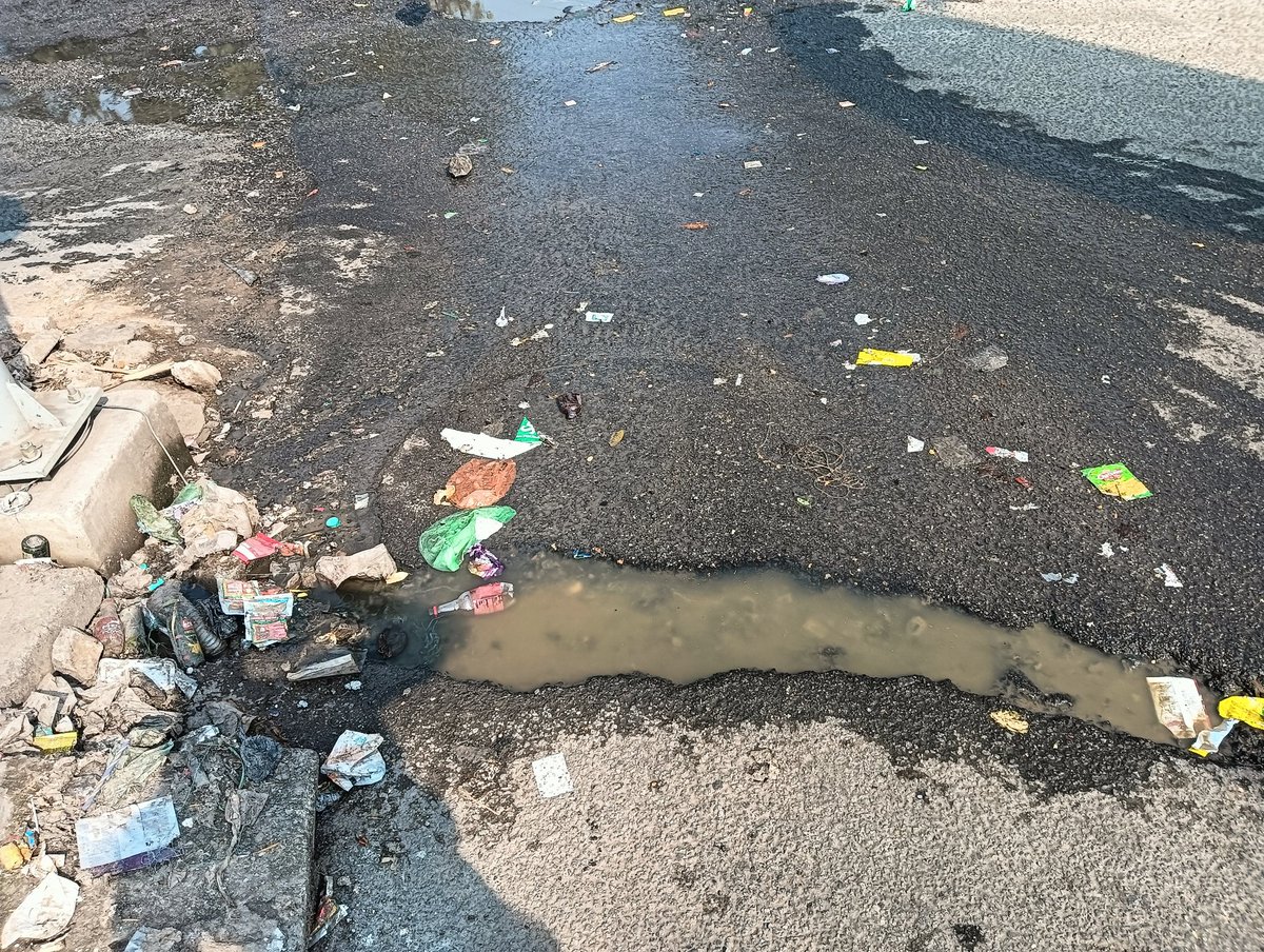 BaigJnd's tweet photo. @BBMPSWMSplComm @swaccha_bbmp @BBMPCOMM @BBMPSplHealth @BbmpchdTeam @DKShivakumar @CMofKarnataka @TOIIndiaNews @tv9kannada @BZZameerAhmedK overflowing drainage since many daysat pipeline road kasturiba Nagar, Mysore road #health hazards for citizens kindly look into this.Thank u https://t.co/FvEJj8q6a7