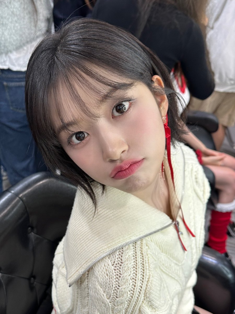 IVE_twt's tweet photo. 오늘도 죠은 하루 보내기🎁

#IVE #아이브 #ANYUJIN #안유진
#1stEP #IVEMINE
#Eitherway #OfftheRecord #Baddie https://t.co/Ptu9LPOrpW
