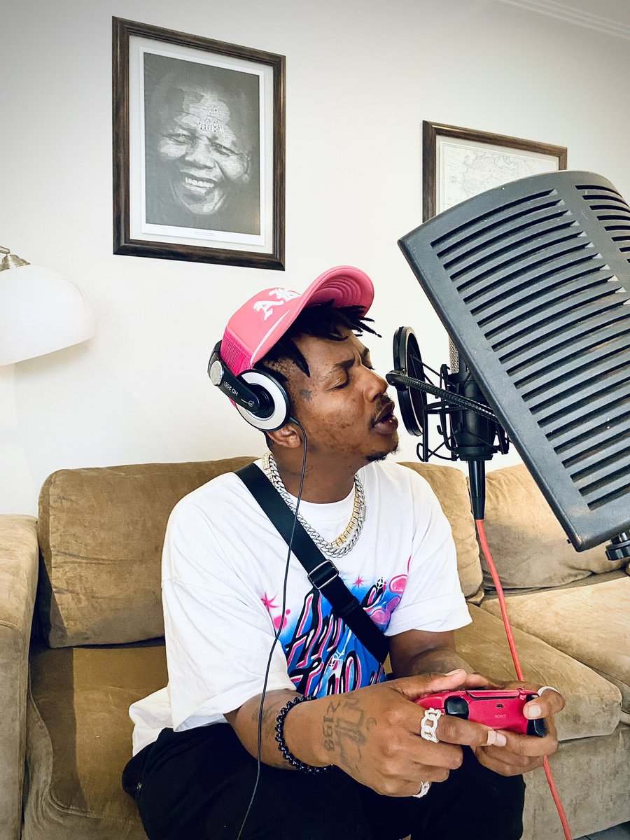 emteerecords's tweet photo. Playing 2K, making hits and the za on deck. https://t.co/FKqYIOvejv