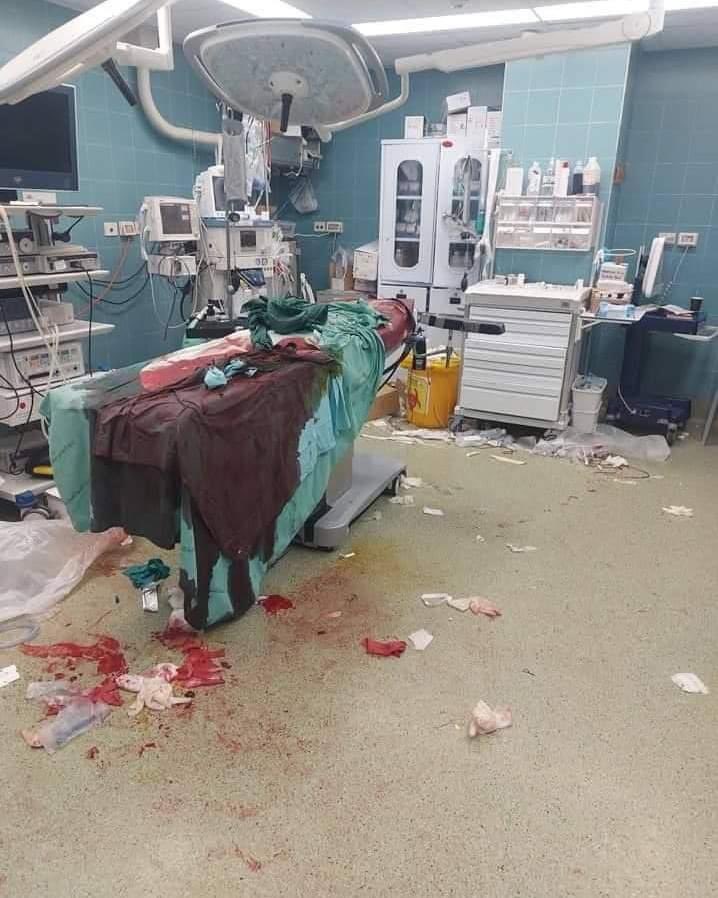 The surgery room in the hospital of Tulkarem in the West Bank as the Israeli attack on the Nour Shams refugee camp in the city continues since Thursday morning. 12 Palestinian youth have been murdered in the camp in less than 24 hours.
#FreePalaestine 
#StopPalestineGenocide