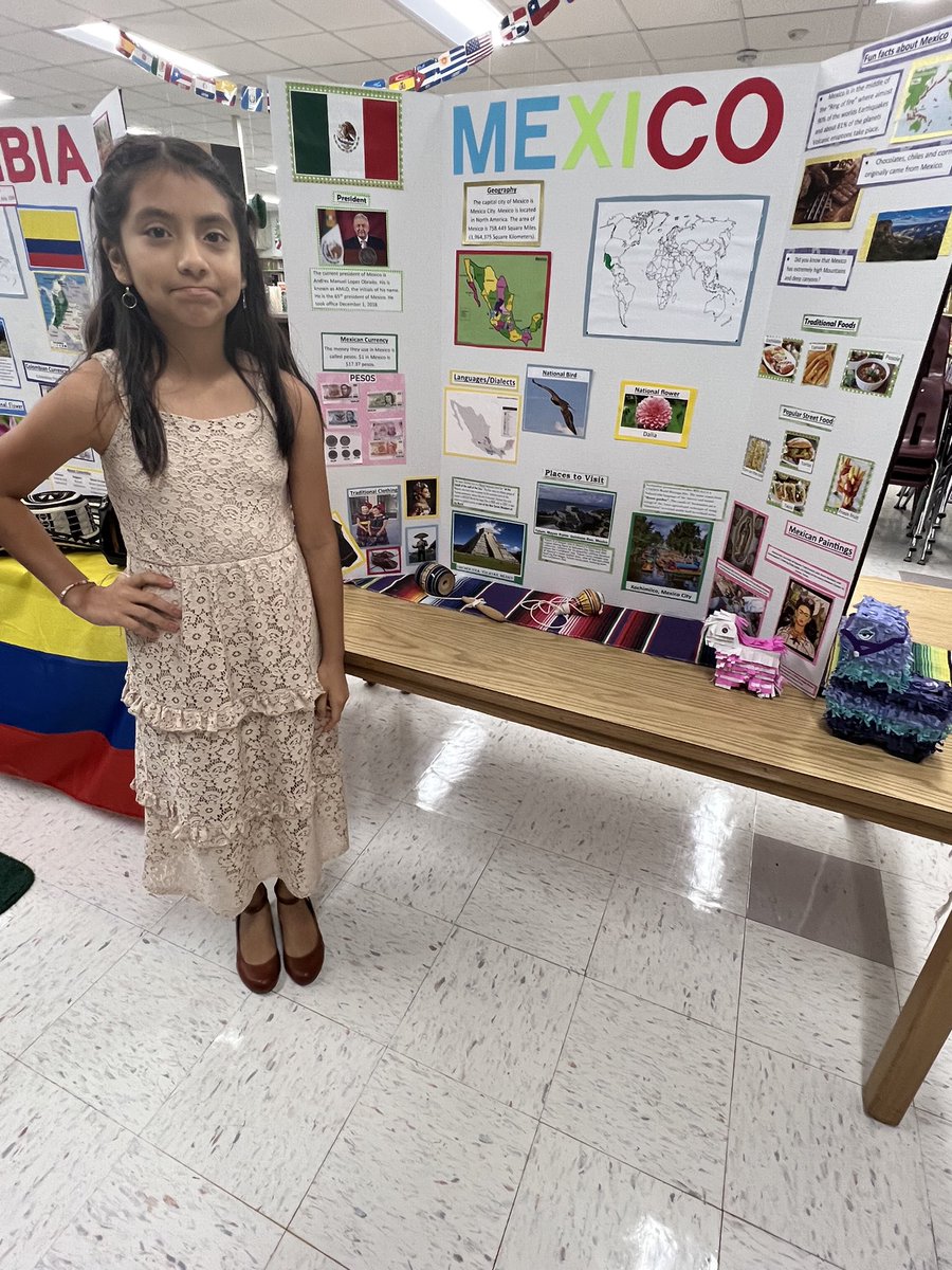 DaisyQR1's tweet photo. 5th graders @HCPS_Trapnell did a fantastic job with their #HispanicHeritage country research projects. 🇪🇨 🇳🇮 🇵🇷 🇲🇽 https://t.co/6XtarPHeM6