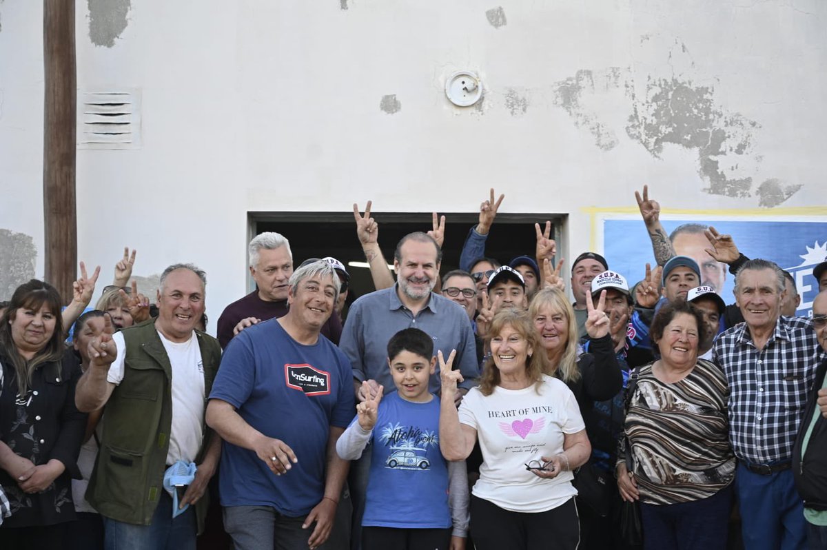 fsusbielles's tweet photo. Terminamos la campaña como la empezamos. Recorriendo, escuchando y proponiendo las soluciones a los problemas que aquejan a nuestros vecinos y vecinas.

Hoy le sumamos un agradecimiento gigante a todos quienes han acompañado en este camino. https://t.co/pZYFqUMIEH