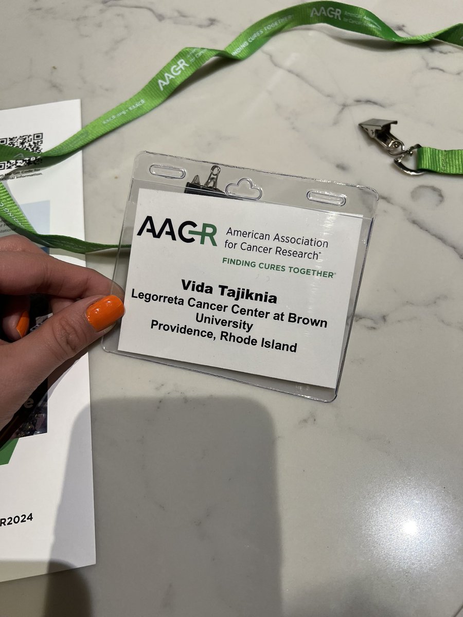 tajiknia's tweet photo. Amazing keynote speech by dr Kaelin. An honor to meet him again specially on #GBM #AACRBrain23 conference. Thankful to my mentor for opportunity @BrownUCancer @weldeiry https://t.co/Qwe8uftQKO