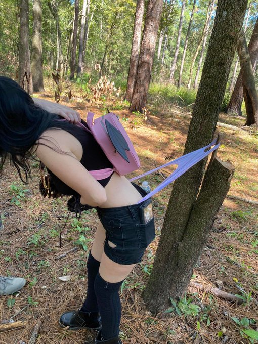 1 pic. yeah yeah, bully the goth /; (it's hot) https://t.co/bUgstWmXC8