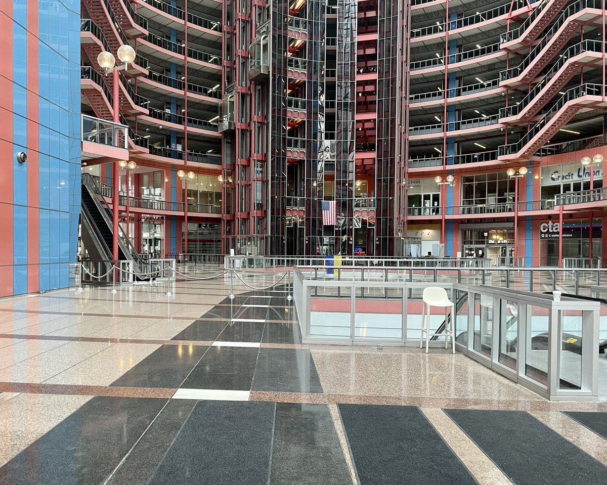 JoshLipnik's tweet photo. James R. Thompson Center (1985) in Chicago, IL by architect Helmut Jahn https://t.co/OK05aWdlnB