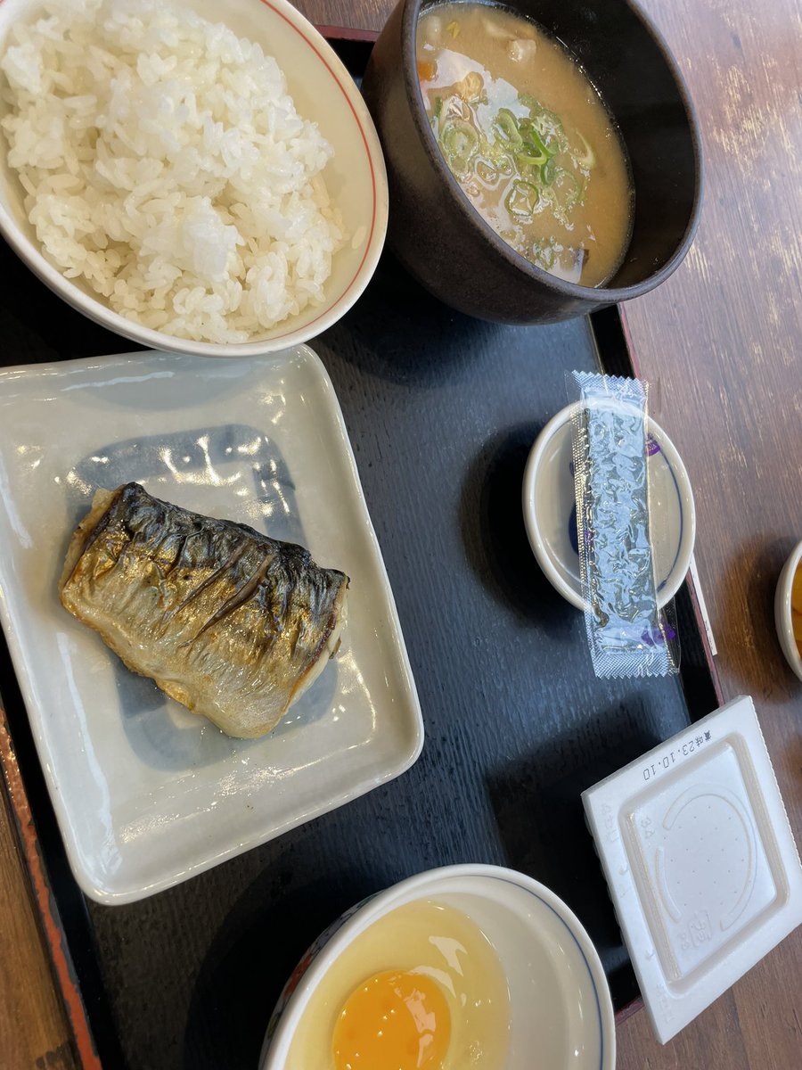 TaiwanraM's tweet photo. おはようございます🌞
コーヒーが飲みたくて朝食2回目です❣️
自分で淹れるため一式揃えようか悩み中💧
雷雨予報ありましたが今現在は晴天の中外席での一杯最高ですww
#一社 #FARMERSPASSION
#名東区ランチ #名東区ラーメン
#牛骨ラーメン #台湾ラーメン https://t.co/Pt1bKigu6i
