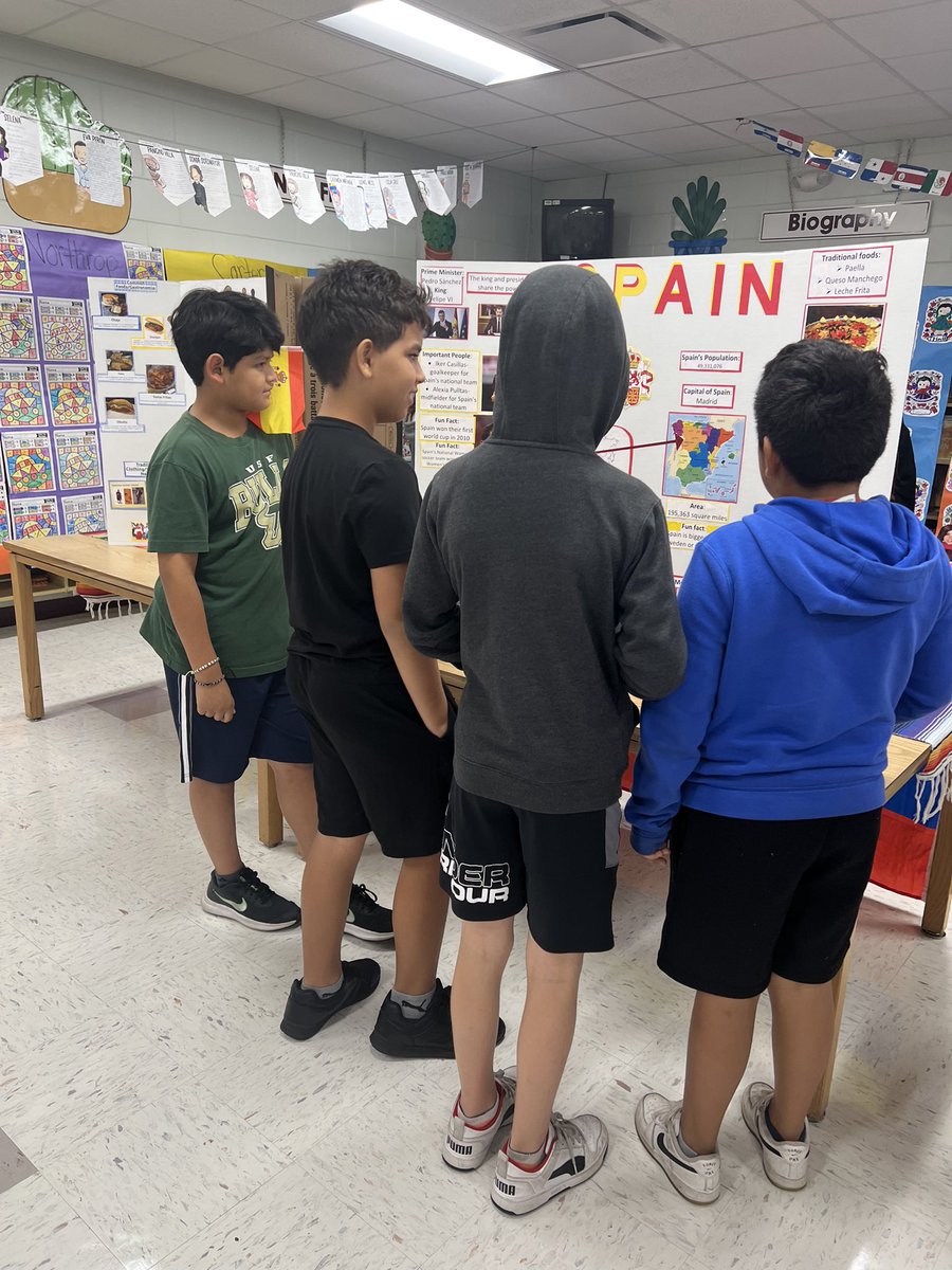 DaisyQR1's tweet photo. 5th graders @HCPS_Trapnell blew us away with their work! #HispanicHeritageMonth https://t.co/LvGR1GdG3f
