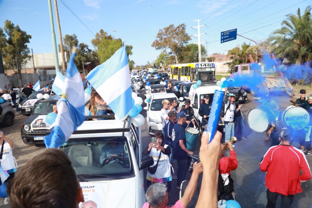 YoSoyMartiniano's tweet image. Gracias a todos los vecinos y militantes por todo el esfuerzo y el enorme compromiso por el futuro de nuestro país, provincia y municipio. El domingo a cuidar el voto, a cuidar la democracia y a recuperar nuestro país. Gracias.