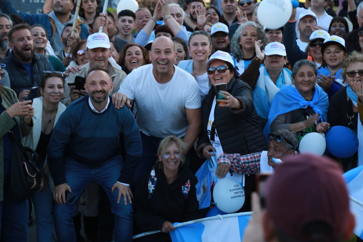 YoSoyMartiniano's tweet image. Gracias a todos los vecinos y militantes por todo el esfuerzo y el enorme compromiso por el futuro de nuestro país, provincia y municipio. El domingo a cuidar el voto, a cuidar la democracia y a recuperar nuestro país. Gracias.