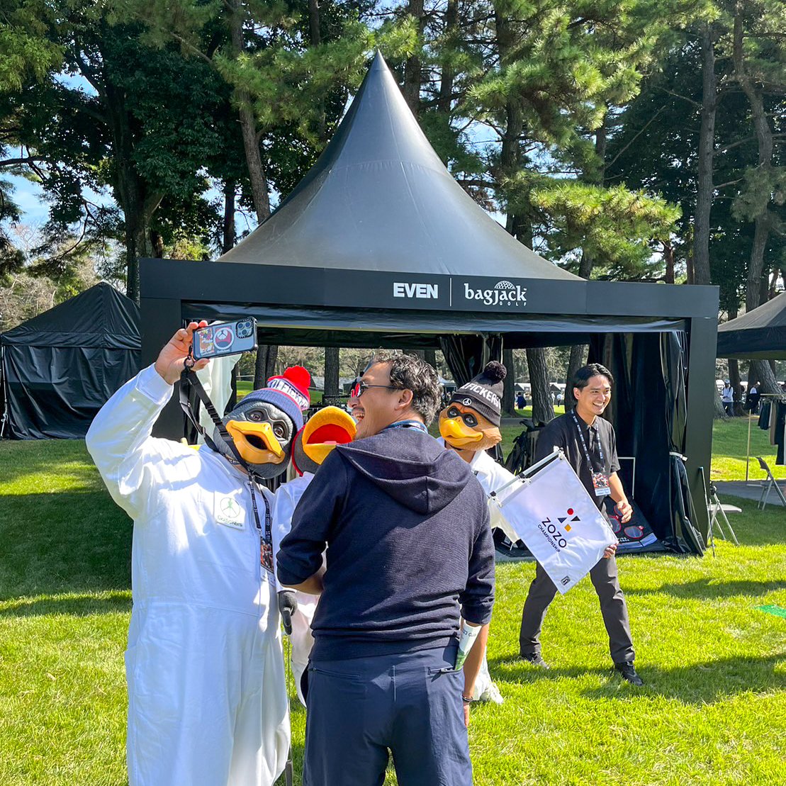 even_golfmag's tweet photo. #ZOZOCHAMPIONSHIP EVENブースにGolfickersが来てくれました!ZOZO CHAMPIONSHIP会場でGolfickersを見つけて一緒に写真を撮るとステッカーがもらえます🦢
#even #golfickers https://t.co/GbtCtMoNq4