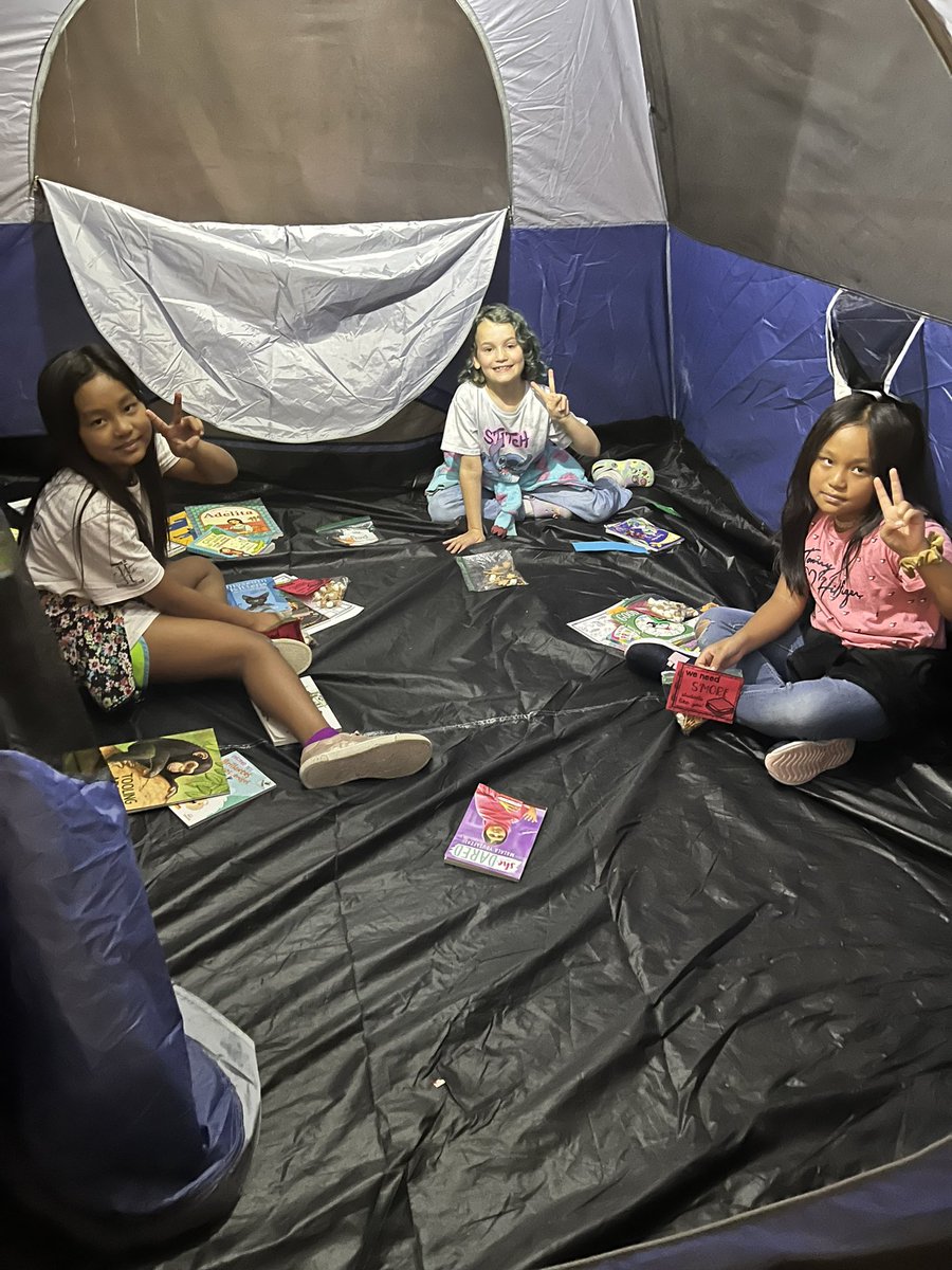 HazelgroveKck's tweet photo. Family literacy night was an absolute blast! Thank you to all who joined in on the fun. ⛺️ 🌲 📕 @kckschools @Mstewart_2u @HazelgroveKck https://t.co/N0UFpKr3Ge