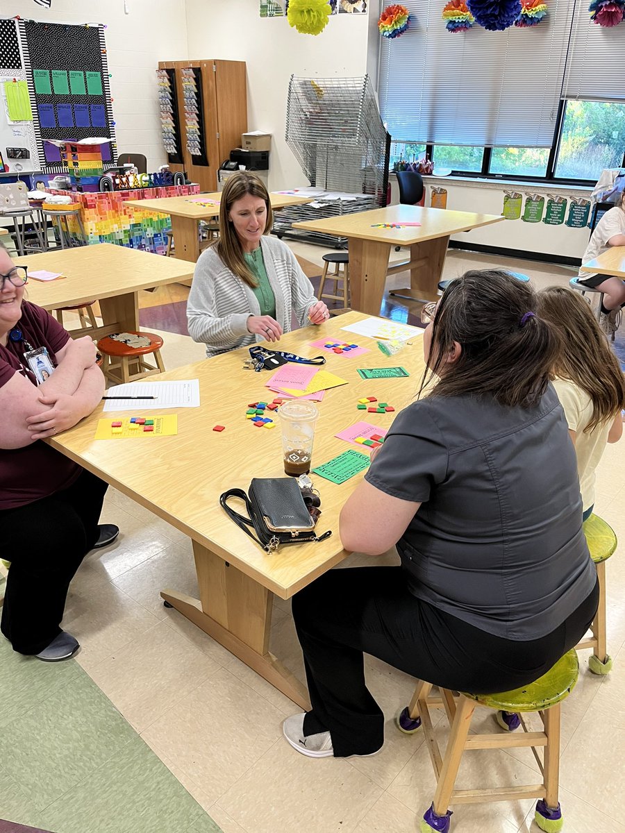 HazelgroveKck's tweet photo. Family literacy night was an absolute blast! Thank you to all who joined in on the fun. ⛺️ 🌲 📕 @kckschools @Mstewart_2u @HazelgroveKck https://t.co/N0UFpKr3Ge