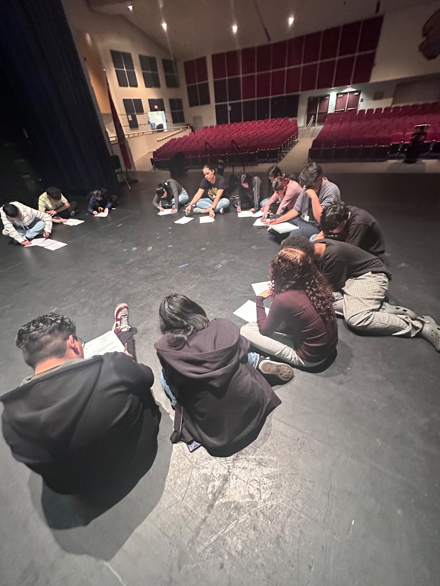 SeedeenNihara's tweet photo. Socratic seminars in AVID
#canyoupleaseeloborate
#effectivecommunicating
#Annotatingthetext https://t.co/WnqeerHRBk