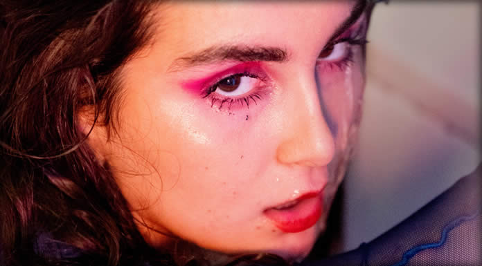 Nicolle Jadad Presenta Su Nuevo Álbum: “Little Glass Houses” pipilopop.com/nicolle-jadad-… <a href="/nicollejadad/">Nicolle Jadad</a> via @PipiloPop