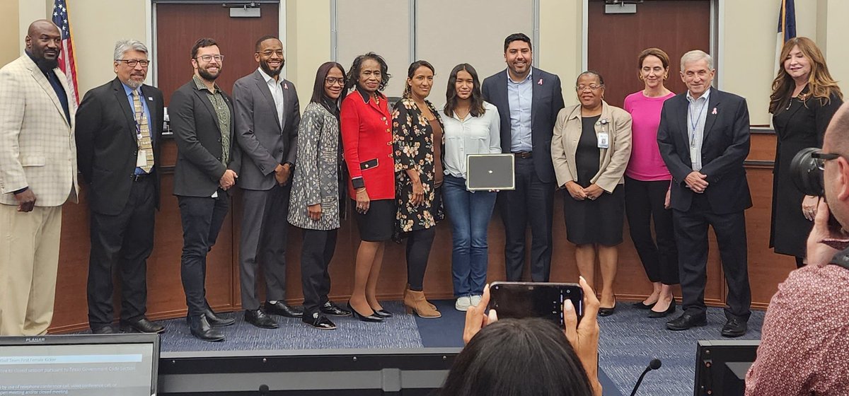 Coach Barnett tweet media