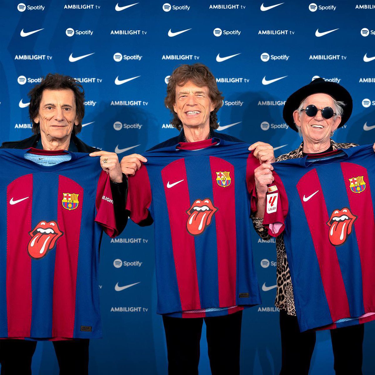 kolonigigs_'s tweet photo. 🔵🔴FC BARCELONA x THE ROLLING STONE😝

Kalo band dan klub sepakbola lokal yang cociks siapa ya? 🤔 https://t.co/vU8OsF2Jp2