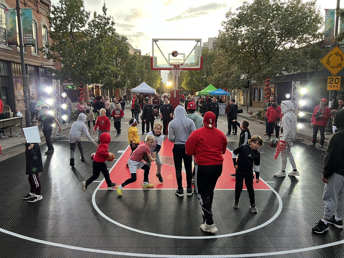 Ballin on Beaufort!!🏀🔥 Awesome work by Redbird Athletics Dept. on hosting Hoopfest on Beaufort St. this year!

Basketball season is near!🏀 Let’s go Redbirds!!

<a href="/Redbird_MBB/">Illinois State Men's Basketball</a> <a href="/RedbirdWBB/">Illinois State Women’s Basketball</a> <a href="/ryanpedon/">Ryan Pedon</a> <a href="/ISURedbirds/">Illinois State Athletics</a>