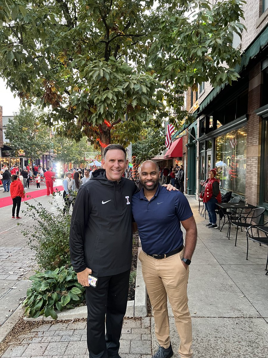 MattCoates4's tweet photo. Ballin on Beaufort!!🏀🔥 Awesome work by Redbird Athletics Dept. on hosting Hoopfest on Beaufort St. this year!

Basketball season is near!🏀 Let’s go Redbirds!!

@Redbird_MBB @RedbirdWBB @ryanpedon @ISURedbirds https://t.co/RXZLCuB3Zf