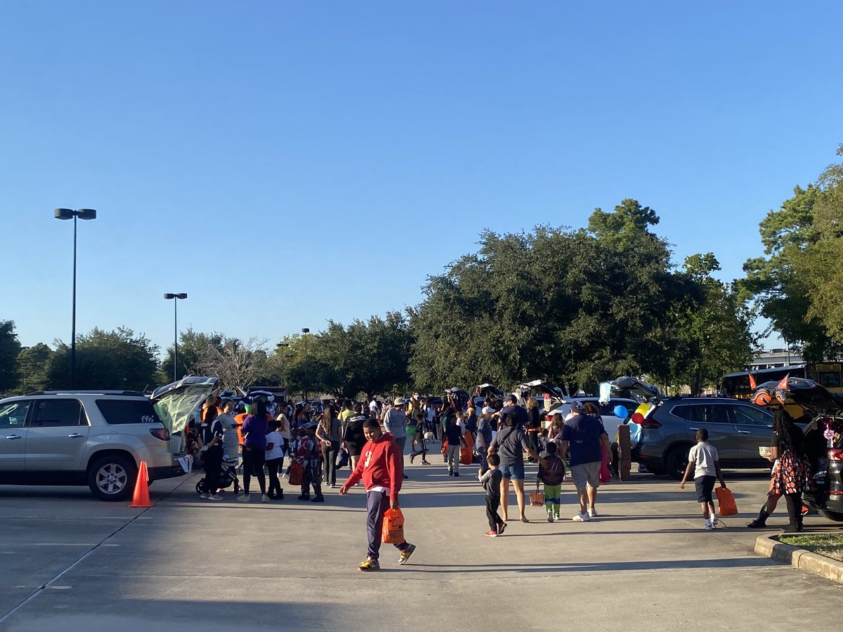 LanorisDCasey's tweet image. @SalyersElemCubs 2023 Trunk or Treat was a great success‼️🎃🍡💚🐯💛#WeAreSalyers #TrunkOrTreat  #SpringWay #TheSalyersWay #Unstoppable #CubsHouse @SalyersElemCubs @ShuanTann @SpringISD_FACE @SpringISD @SpringISD_Super @TasheenaTG