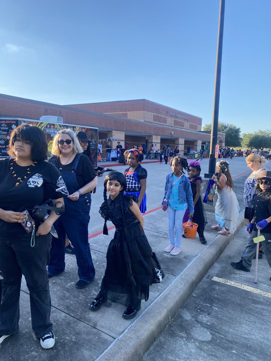 LanorisDCasey's tweet image. @SalyersElemCubs 2023 Trunk or Treat was a great success‼️🎃🍡💚🐯💛#WeAreSalyers #TrunkOrTreat  #SpringWay #TheSalyersWay #Unstoppable #CubsHouse @SalyersElemCubs @ShuanTann @SpringISD_FACE @SpringISD @SpringISD_Super @TasheenaTG