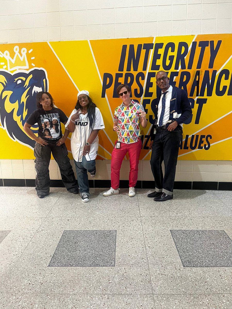 MrsWalker1509's tweet photo. Today’s Homecoming week theme was Throwback Thursday and @WestBriarMS showed up and showed out!! The students looked amazing!! Such a fun day!! #GrizzlyPride 💙💛💙💛 https://t.co/jZleuk9lDe