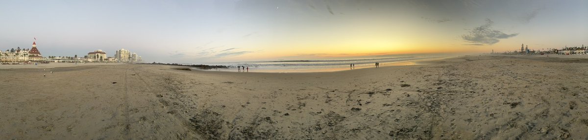 Dr_Sadeem's tweet photo. Beautiful sunset #SanDiego #coronadoisland #pacificocean 
#ASER23

 #UTSW_ERad #Radres @EmergRad @ERadSociety @UTSW_Radiology https://t.co/3p2Xu0F5tq