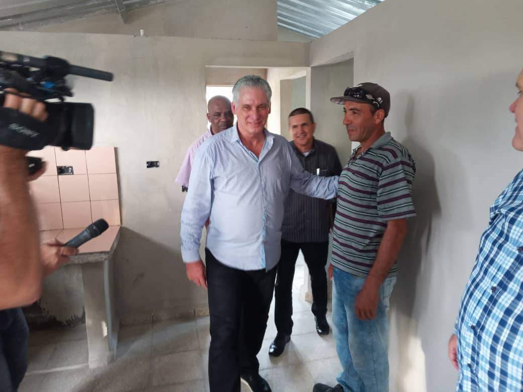 Se realiza visita gubernamental a la provincia de #Holguín presidida por el Primer Secretario del Comité Central del Partido Comunista de #Cuba y Presidente de la República, @DiazCanelB, el que recorrió la comunidad de Yaguabo en el municipio de Cacocum. #UnidosXCuba #HolguinSi