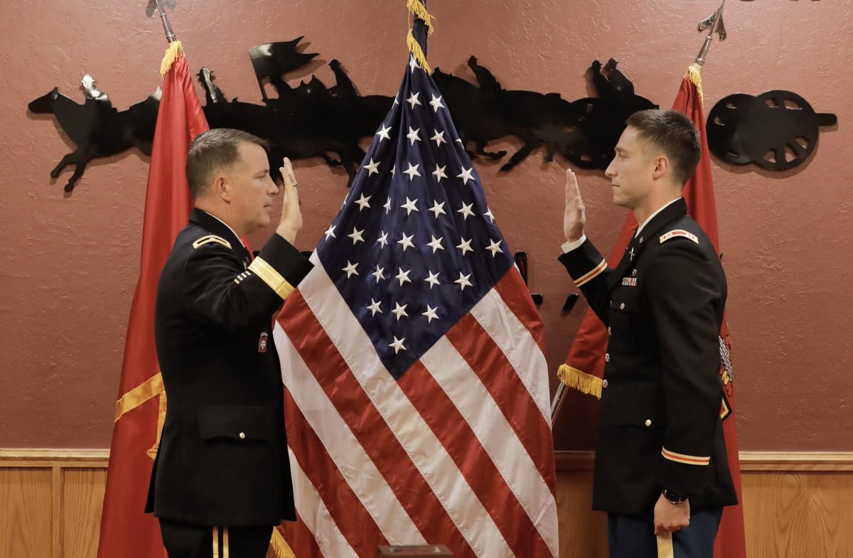 ShaneMorgan_WF6's tweet image. Honored to promote 1LT(P) Jim Marshall to #ARMY Captain in Ft Sill’s Snow Hall. He hails from San Diego, @UCLA @ArmyROTC, @75thFA_BDE MLRS Platoon Leader, and an outstanding #Redleg teammate. Next up @USAFAS 428 FA Brigade “Cornerstone!” #Congrats #KOB #BeAllYouCanBe 💥🦅🇺🇸