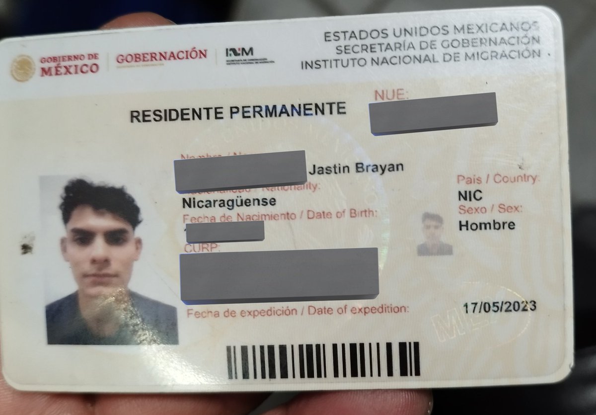 addi_addiii's tweet photo. Hola!
En la estación de #Canela (#metrobús #L2) encontraron estas credenciales
Las resguarda la sra Celia, de limpieza.
Ella se encuentra en la estación de Tlacotal.

Por si alguien lo conoce ✨ https://t.co/kf4Uy1eCJ3