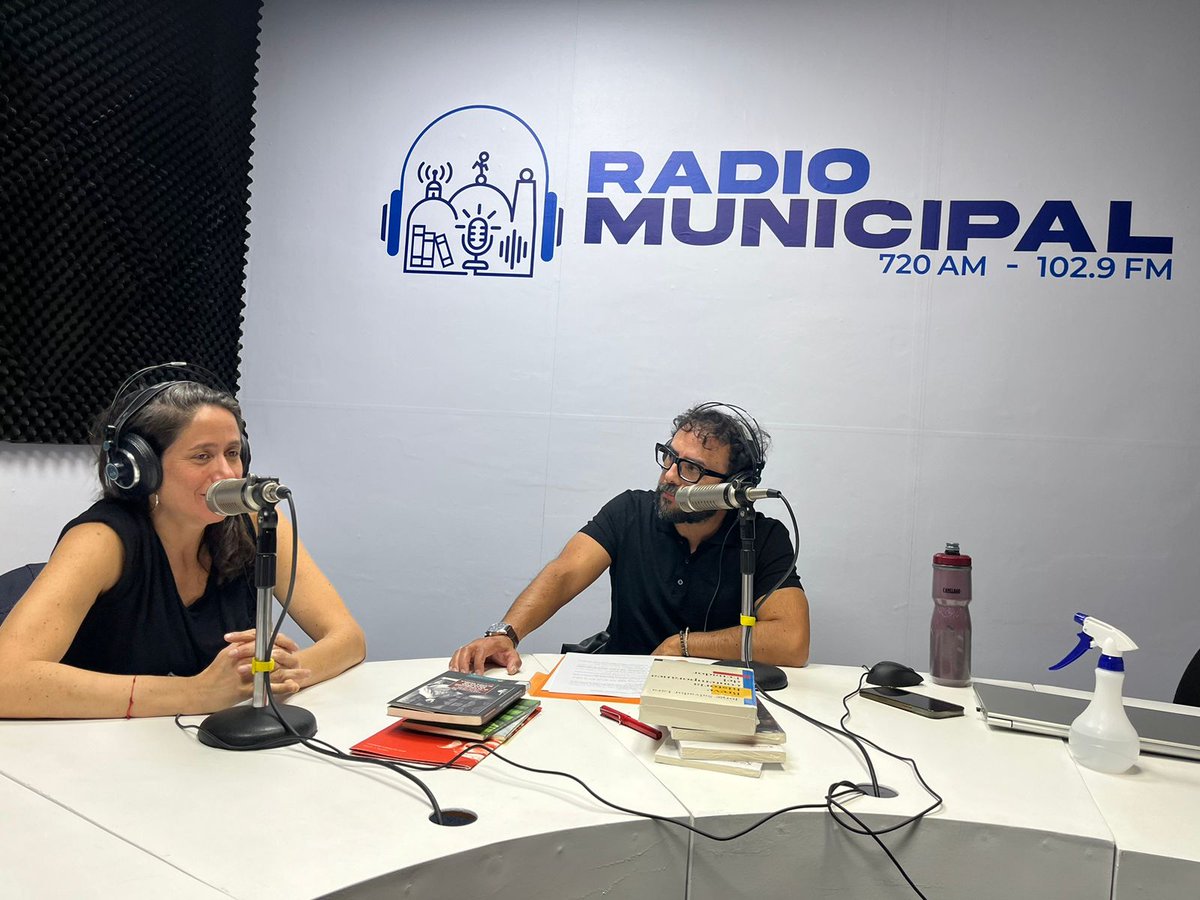 MQRadiofm's tweet photo. #Ahora En #ElSonidoYLaFuria, conversamos con la escritora guayaquileña, María Auxiliadora Balladares, sobre su obra y los temas que atraviesan su poesía.

🔗https://t.co/XRoWTRLiCj
📻102.9FM https://t.co/qjej5hoCDc