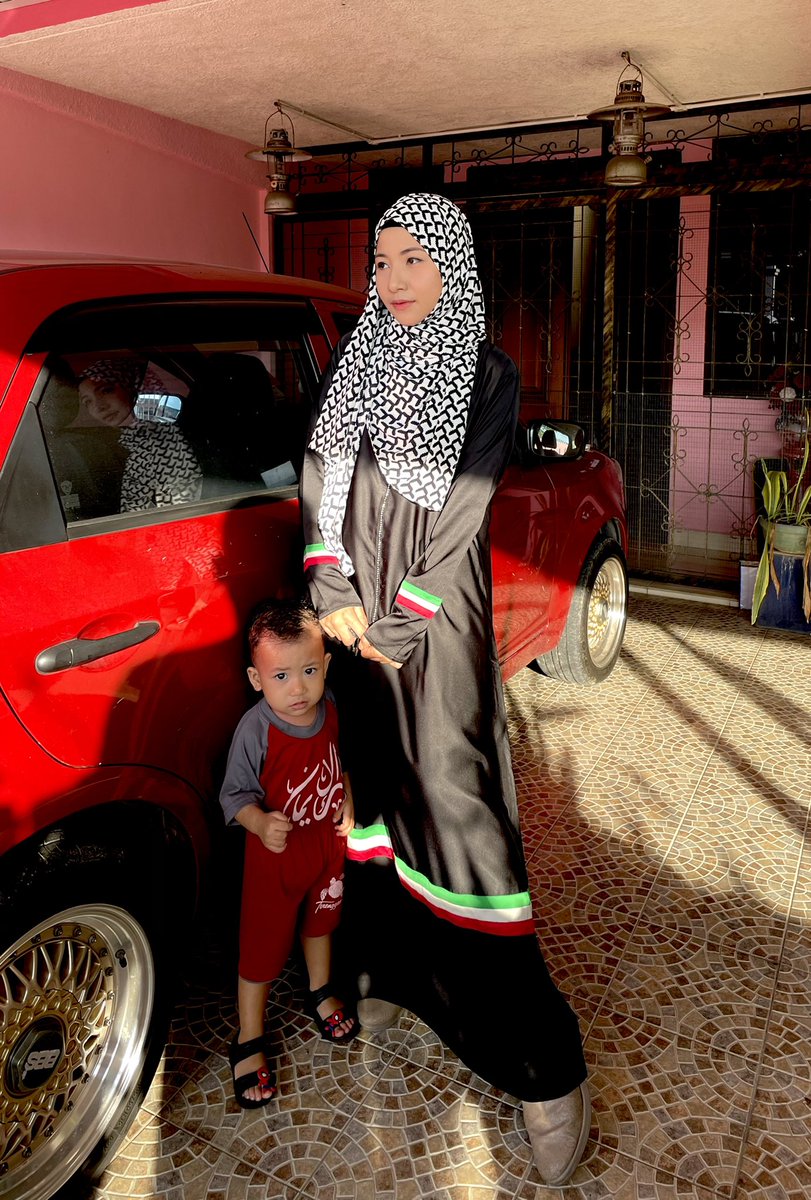 Izz_zatiy's tweet photo. We firmly stand with palestine 🇵🇸🇲🇾

#freepalestine #palestinegenocide #israelattack #gazaunderattack 
#malaysiastandwithpalestine 
#westandwithpalestine #israelcuak #israhell #allahwithus #visitisrael https://t.co/7pzxWifvxz