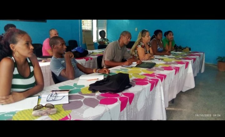 TMarianao2726's tweet photo. Reunión con el segundo grupo de solicitantes de doctorado, efectuado hoy en la DME de Marianao
 @DosalElena 
@LeyanisOlivar16 @EducacinMarian1
#CubaMined @Yankier11 https://t.co/AGQ0voZJcQ