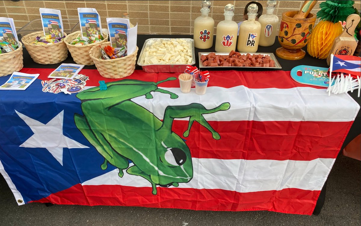 BenFranklinES's tweet photo. What a great night celebrating Hispanic Heritage! Thank you to all the parents and students for attending, as well as all the staff and donations that made it happen! #shinebrightedison https://t.co/yPHO8Sj38y