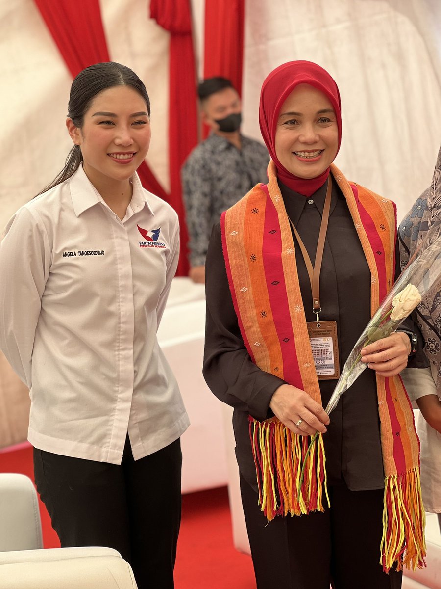 yusuf_dumdum's tweet photo. Selamat pagi 🥰🌿

Ibu negara punya peran penting, maka dari itu saya mau usul ke @KPU_ID. Gimana kalau pemilu 2024 ada sesi debat Calon Ibu Negara ? 😂😂😂 https://t.co/mxBKdUXwxC