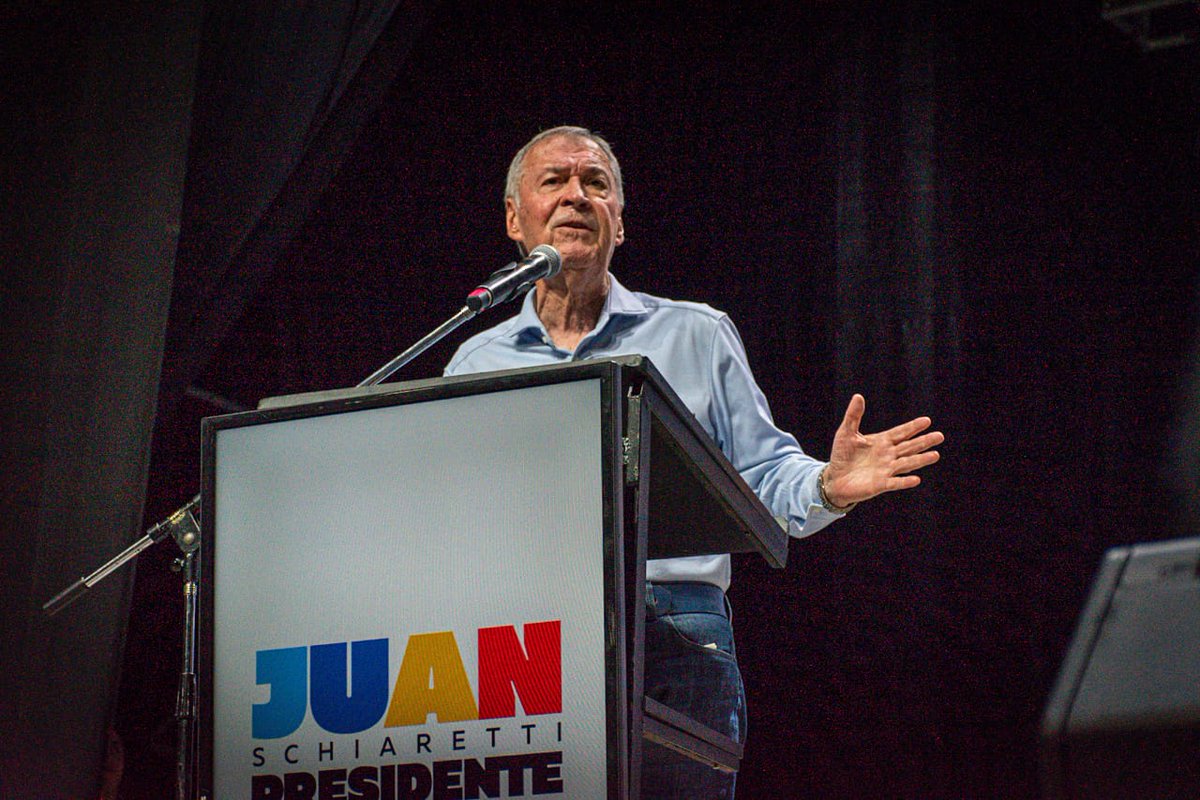 pablomrc's tweet photo. Cierre de campaña de Juan Schiaretti en el Espacio Quality. Todos acompañando al gringo.  #ElVotoQueVale #SchiarettiPresidente #UnPaísNormal https://t.co/zN81l5ZDqo
