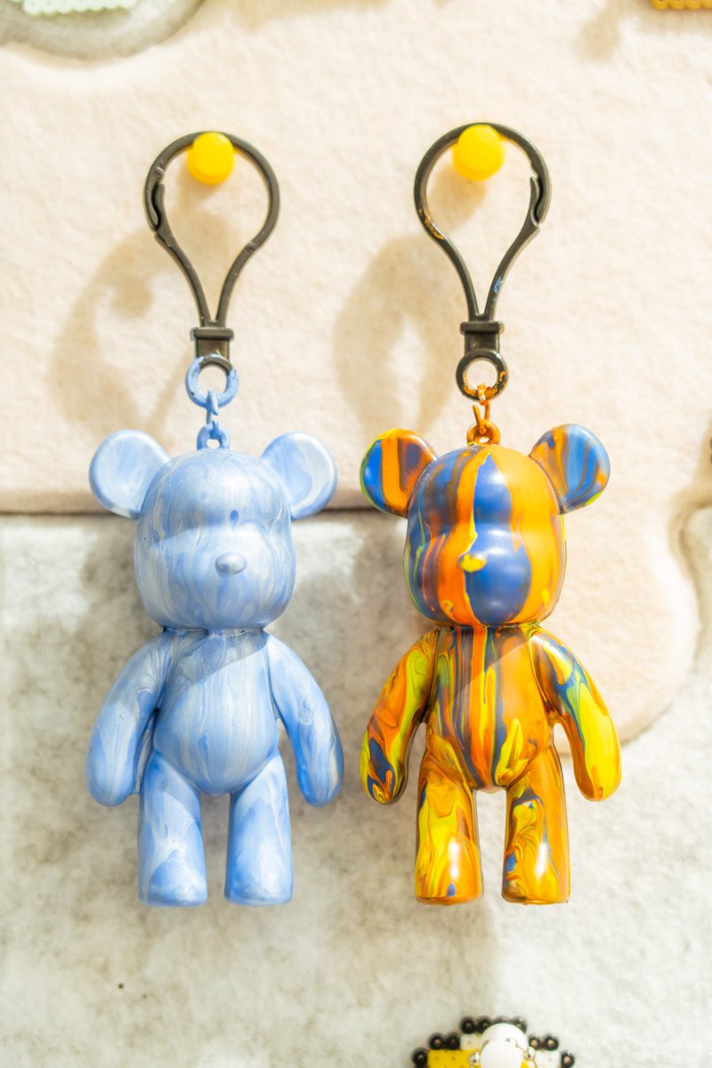visit_wuhan's tweet photo. Colorful handicrafts adorn the storefront of the DIY shop on Jianghan Road. Knitted items, ceramic decorations, and handmade keychains showcase the artisans' patience and skill. Come here to create unique artworks and cherish wonderful memories of your own!
#creativerealm #hansurprise #welcometowuhan #livelywuhan #hereiswuha