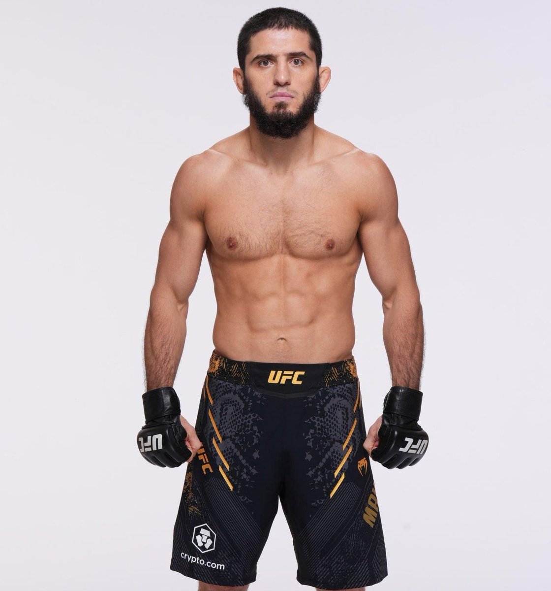 Islam Makhachev dalam foto promosi MMA
