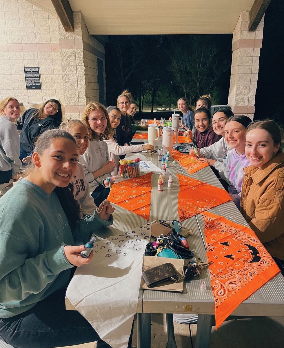 TAMULeias's tweet photo. Earlier this week, we made ADORABLE bandanas for the 20 adoptable pups we will have at our Howloween adoption event Saturday!! You can see these SPOOKTACULAR bandanas on the pups this saturday, 11-3 at Aggie Park! 👻🎃🧡
#HOWLOWEEN
#DOGADOPTION https://t.co/iAwF4JeiyW