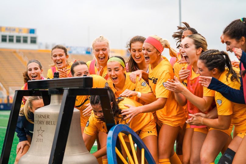 Scott_Peace's tweet photo. Our first home regular season of the fall is complete…

Big congrats to @morgan_t_white and team on a 34% increase in @KentStSoccer average attendance!

📈📈📈

#GoFlashes⚡️ https://t.co/Jo0eAodJQy