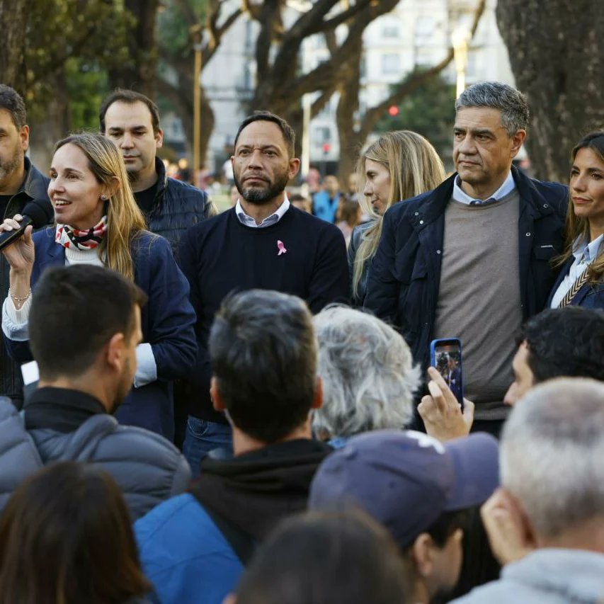 Parte del equipo de <a href="/CCARIComuna14/">CC-ARI Palermo</a> presentes en el Cierre de Campaña del Eje Norte de la Ciudad por parte de <a href="/juntoscambioar/">JxC Juntos por el Cambio</a>. Junto con <a href="/jorgemacri/">Jorge Macri</a>, <a href="/claramuzzio/">Clara Muzzio</a> y nuestros candidatos @Maxiferraro y <a href="/mariapacewells/">La Ñoña Republicana</a>.

#EsAhora. Y para siempre.
#VayamosPorMas
#CaluALaComuna
