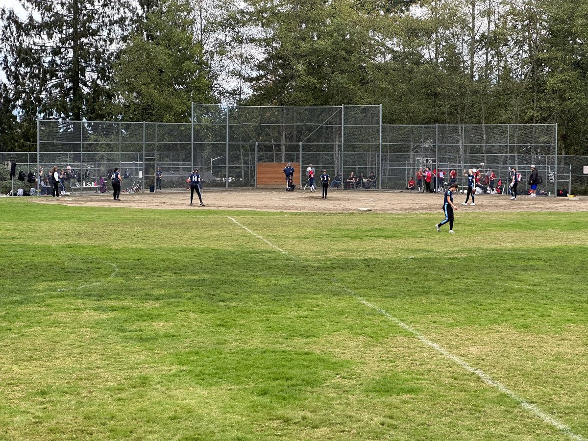 EEisenhowerms's tweet image. Day 31 of #180daysoflearning at Ike. Celebrating our 6th grade students for math achievement at lunch and ended with some softball and football in the afternoon  #KidsLearnAtIKE @WilnicG @DrIanBSaltzman @EPS_Region3 @EPS_DeputySupt @EverettSchools