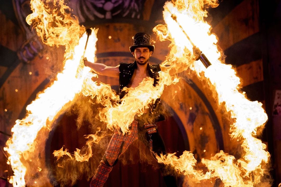 Embrace the inferno of intrigue! Enter the world of 'Le Magnifique Carnaval Du Grotesque' and be captivated by a macabre medley of death-defying feats and chilling carnival acts. Dare to be amazed? 📷IG: keliphotoz