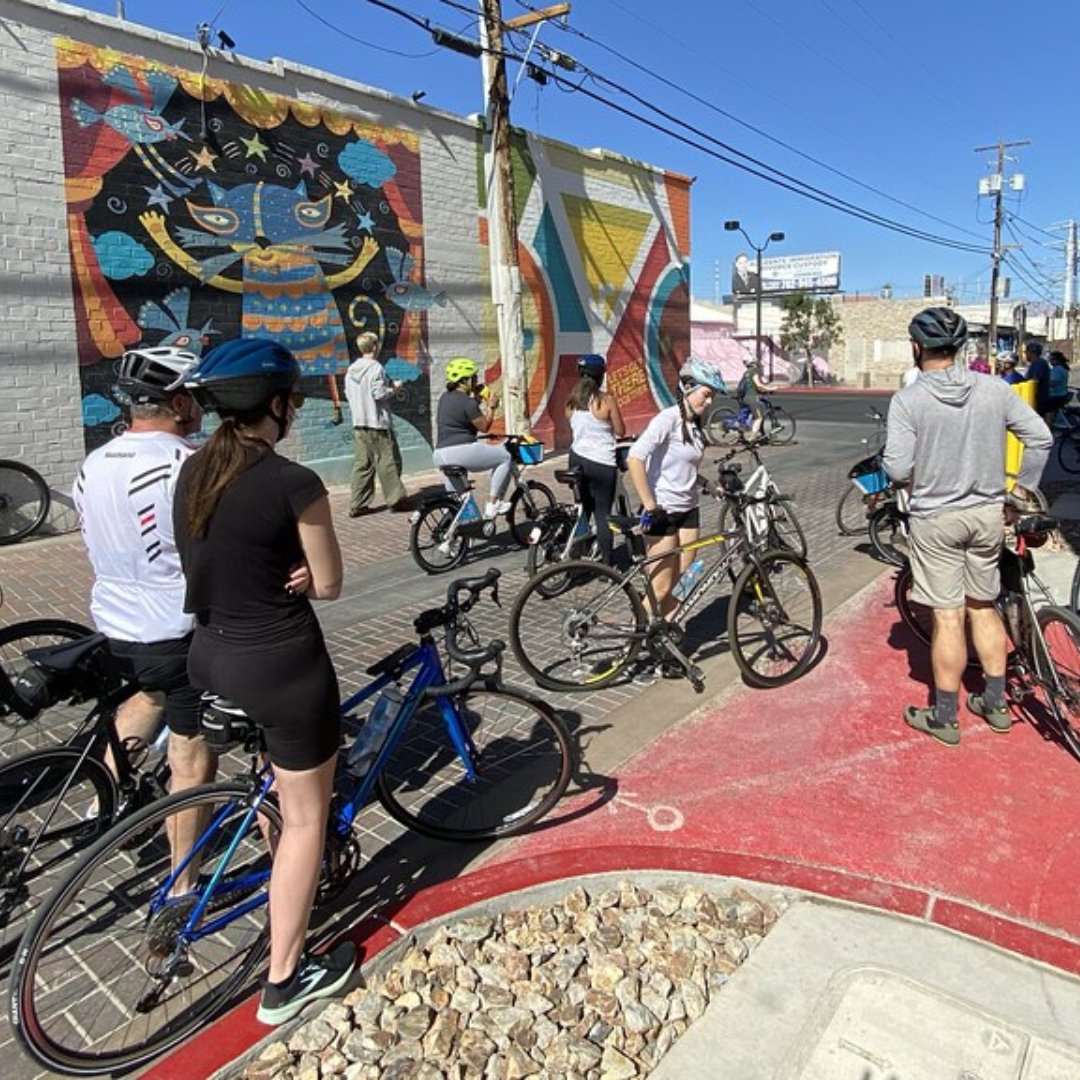 Club_Ride's tweet photo. Looking for a unique way to spend your Sunday? 🙌 Join the @rtcsnv and friends at the Bike2Art event on Oct. 22nd! Meet us at 9 am at the 500 S. Grand Central Pkwy. parking lot for a fun-filled experience. Register online through the RTC blog in our bio and reserve your place! 🚴 https://t.co/kFjM4QXvFM