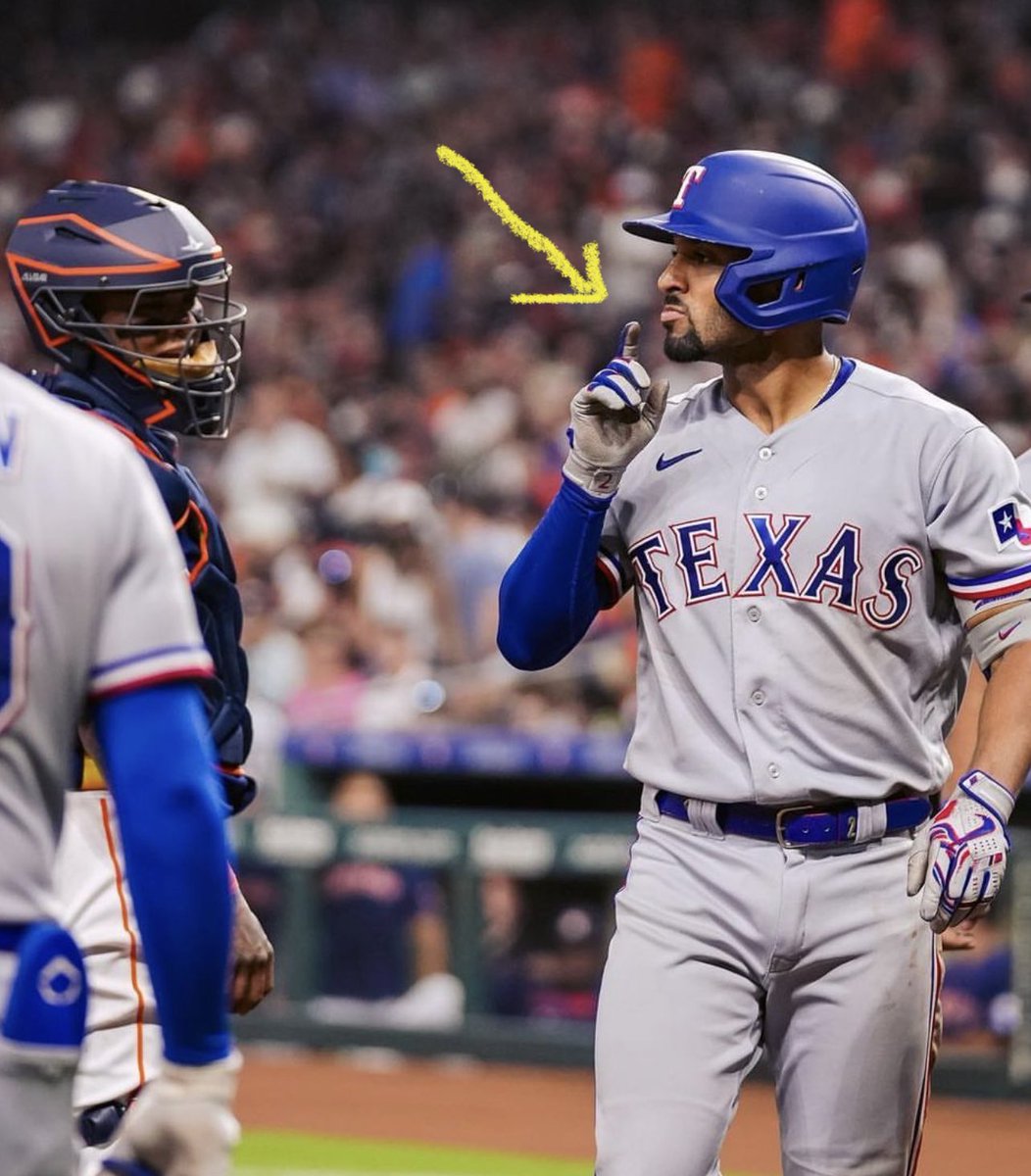 TheCelia23's tweet photo. @LiveSCS Do we think this was the glove finger that got tagged? https://t.co/T94IKUyoU0