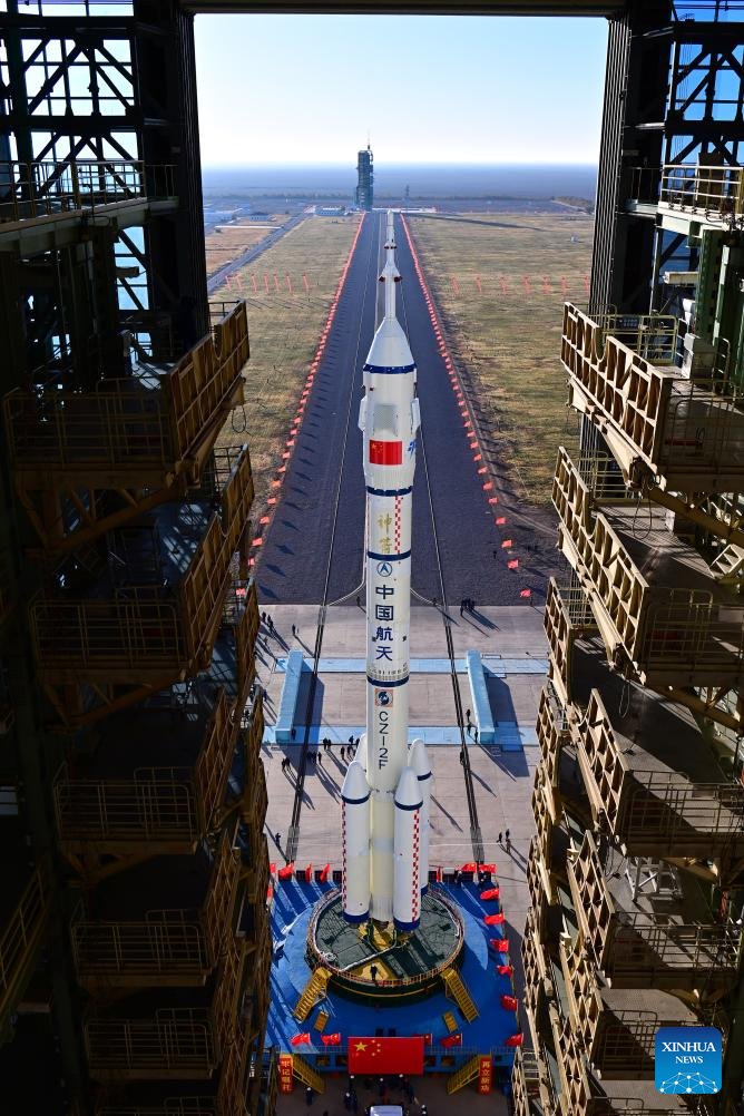 iChongqing_CIMC's tweet image. The combination of the #Shenzhou17 crewed spacecraft and a Long March-2F carrier rocket has been transported to the launch site at Jiuquan Satellite Launch Center in northwest #China on Thursday. According to the #CMSA, the facilities and equipment at the launch site are in good