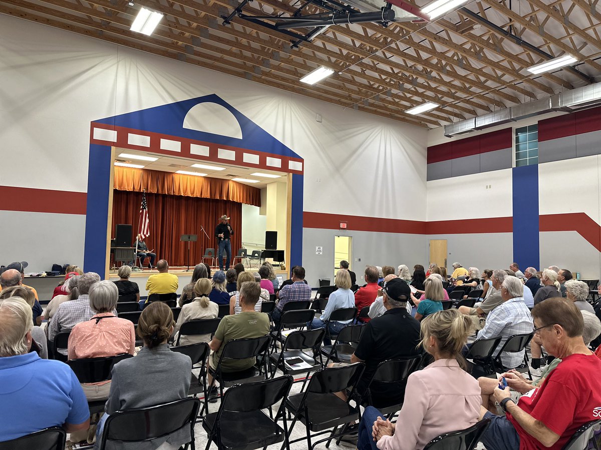sherifflamb1's tweet photo. 📍LD10

First of two LD meetings tonight. The people need a fighter and I’m ready to fight. Let’s go. https://t.co/7KRRUaEy3v