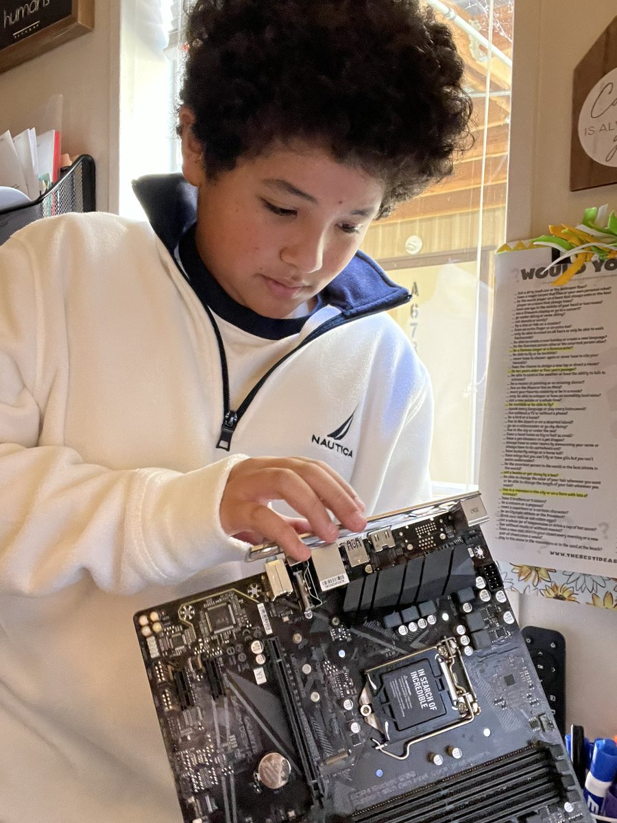 laceybraj's tweet photo. This guy was cool enough to bring in his old computer circuit board for us to analyze the elements and details of how electrical energy flows! #exleytweets #braj5math @exleyexpress https://t.co/5e95cL5Nsh